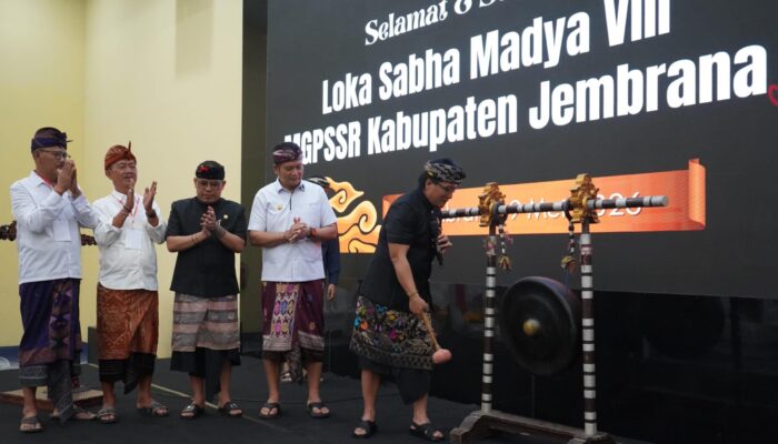 Wagub Giri Prasta Buka Loka Sabha Madya VIII MGPSSR Jembrana